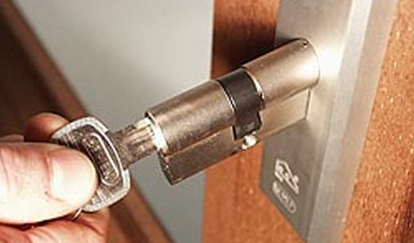 Slot vervangen Slotenmaker VALKENSWAARD